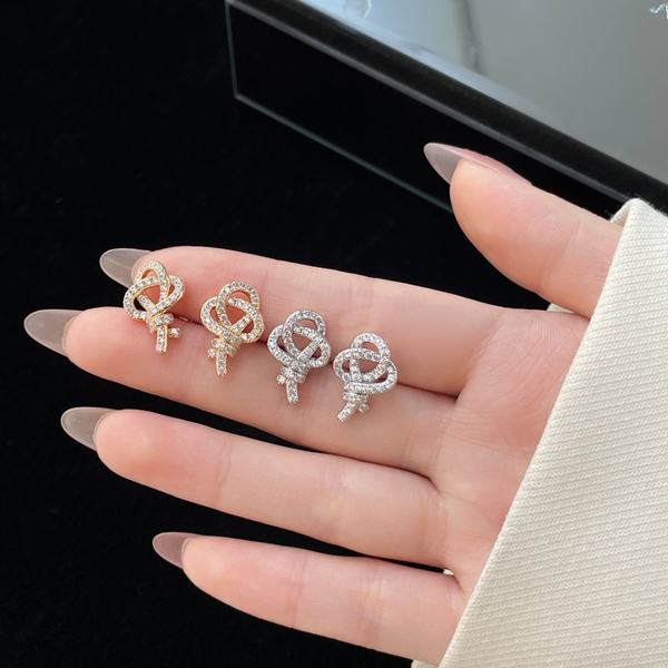ティファニーアクセサリー正面デザイン